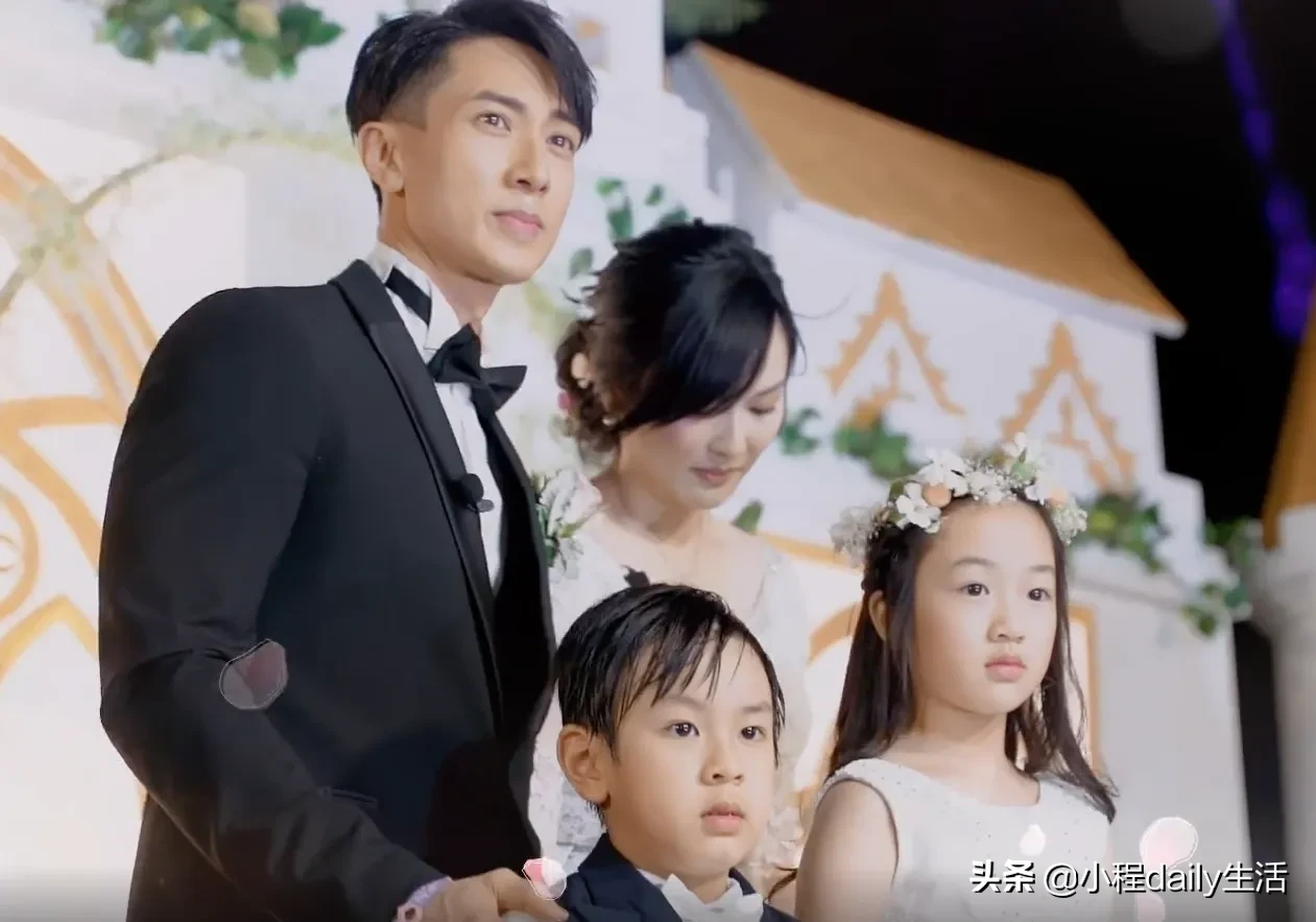 吴尊在家后花园办婚礼，谁注意宾客的打扮？这