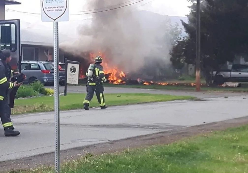 加拿大飞行表演至一死一伤，这是学美国？形式主义害人不浅