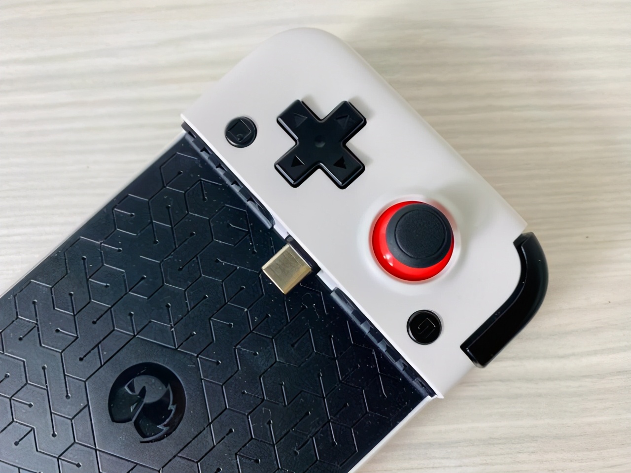 盖世小鸡GamesirX2游戏手柄测评：物理开关，上分神器
