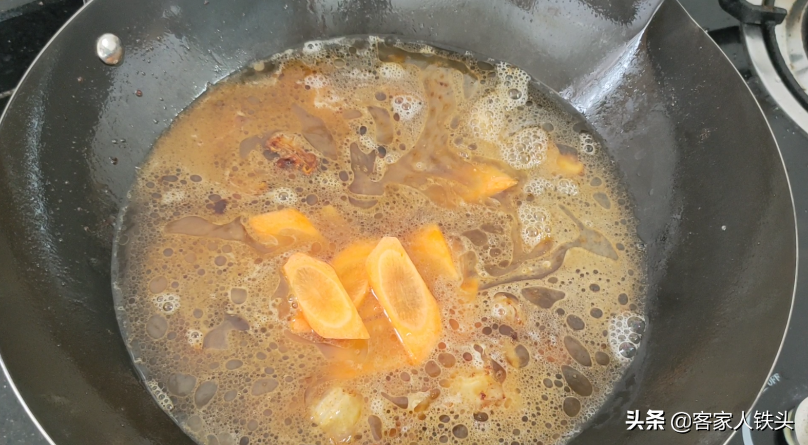 客家人百吃不腻的芋头煲，做法别老一套，这样做，出锅比吃肉还香