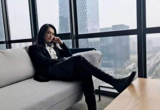 沈腾问姚晨大嘴怎么没了，是不是整容了？姚晨