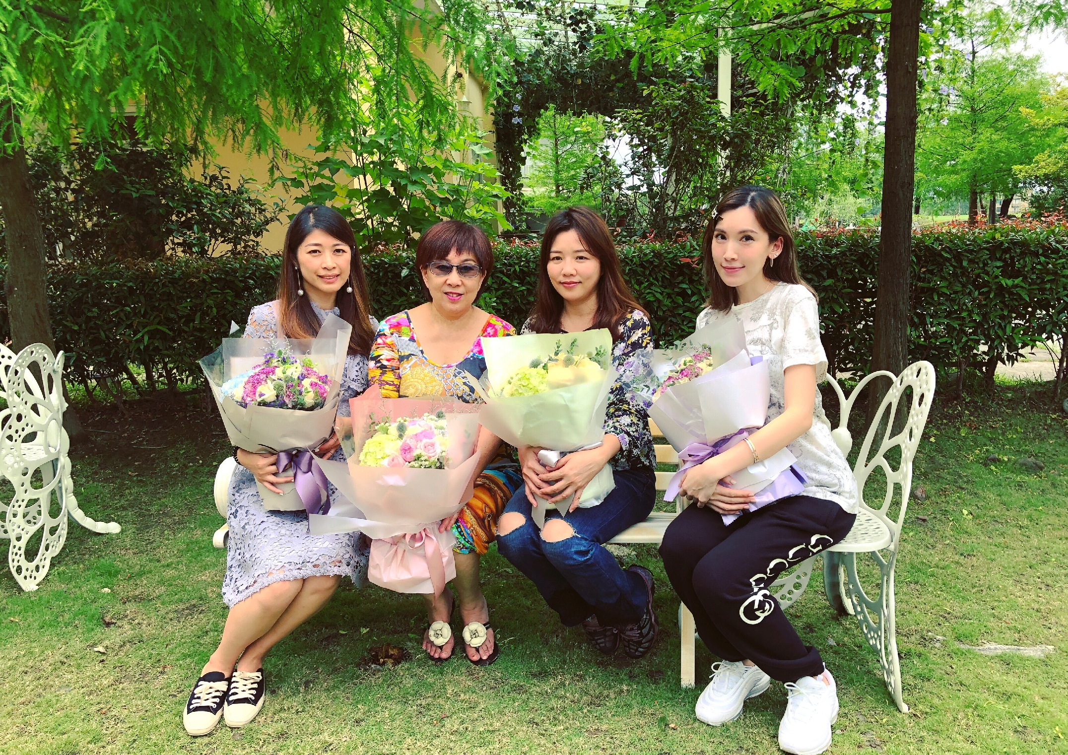 陈若仪晒全家福，林志颖三兄弟家庭成员齐到场，祖孙三代其乐融融