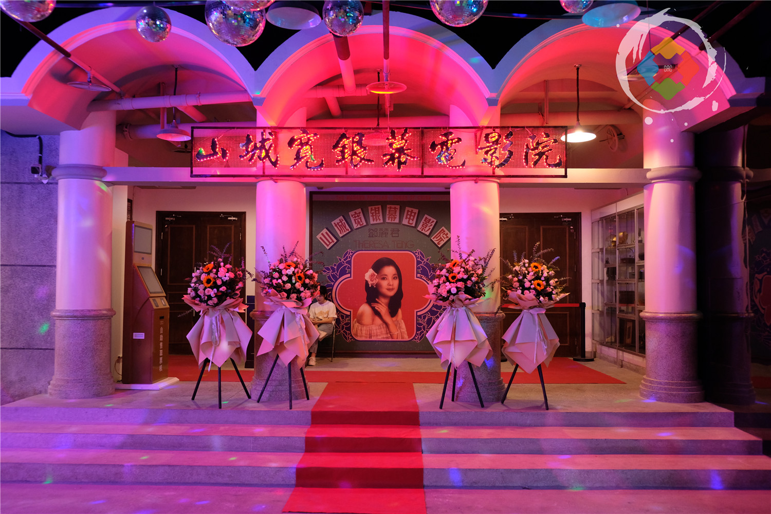 洪崖洞收费区域开放，29元回到80年代的重庆，你会去打卡吗？