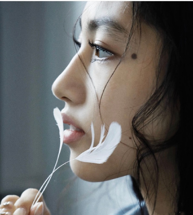 任达华老婆晒照为爱女庆生，16岁任晴佳身材高挑，超模范十足