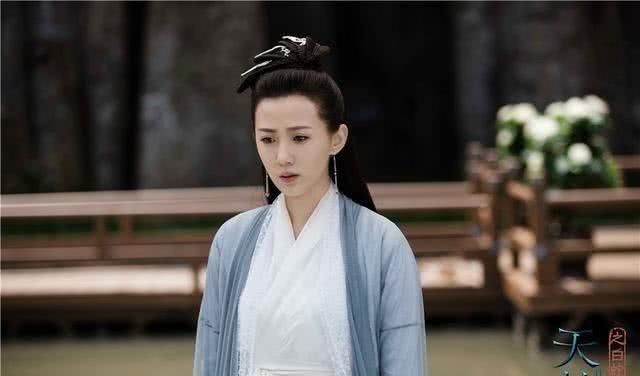 公公婆婆都是著名演员，可她出道多年而不红，