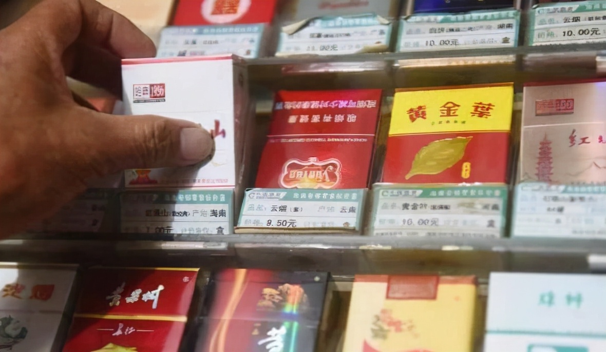 What is the difference between a hard pack and a soft pack of cigarettes?Maybe  you still don't know, people who smoke regularly find out