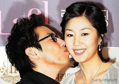 尹钟信退圈游走美国 与妻子身高差受质疑 作品曾