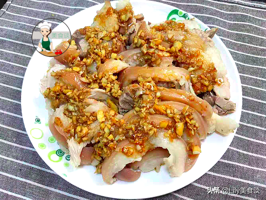 夏天多給孩子吃這肉，煮好切片淋上料汁，好香啊，孩子愛吃長得快