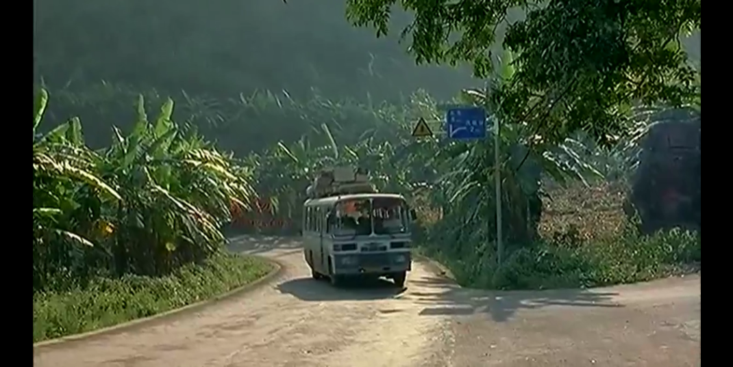 背一具遗体千里还乡：这部十年前的电影，现在还是国产公路片巅峰