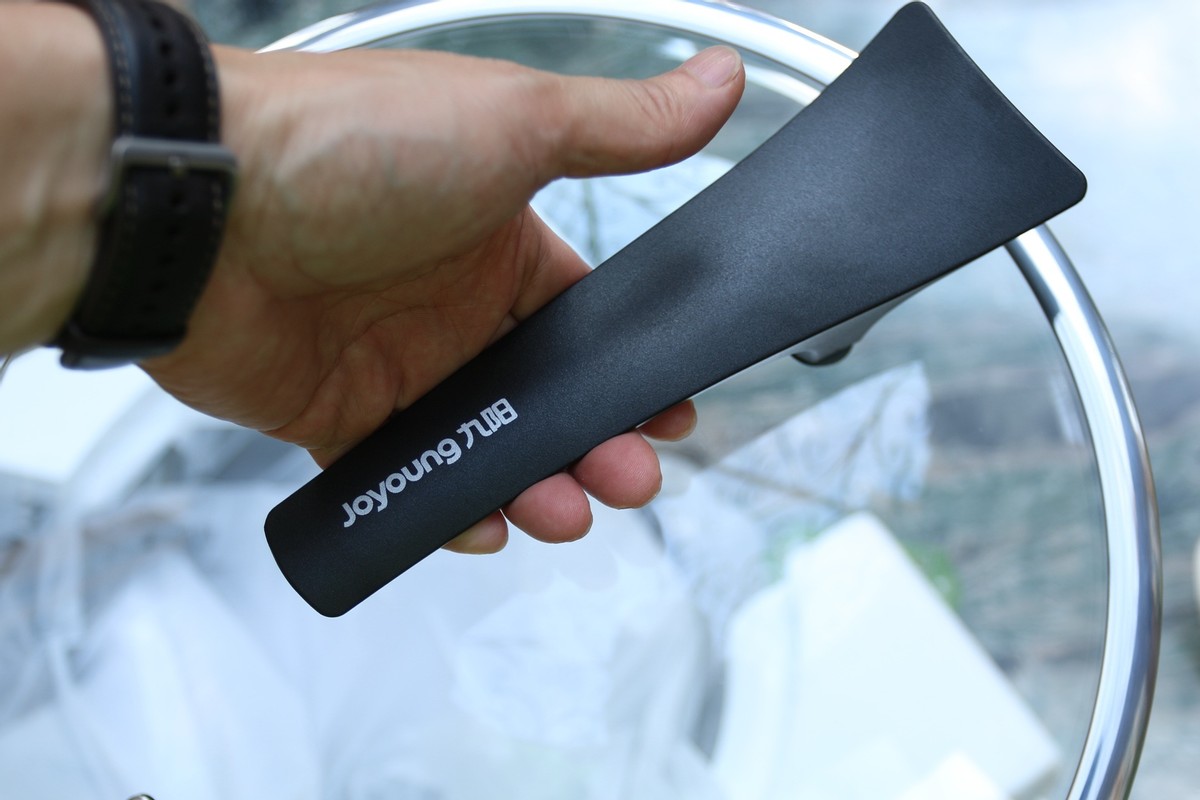 红伞伞遇上厚底锅 九阳晶钻，网友惊呼：不用躺板板