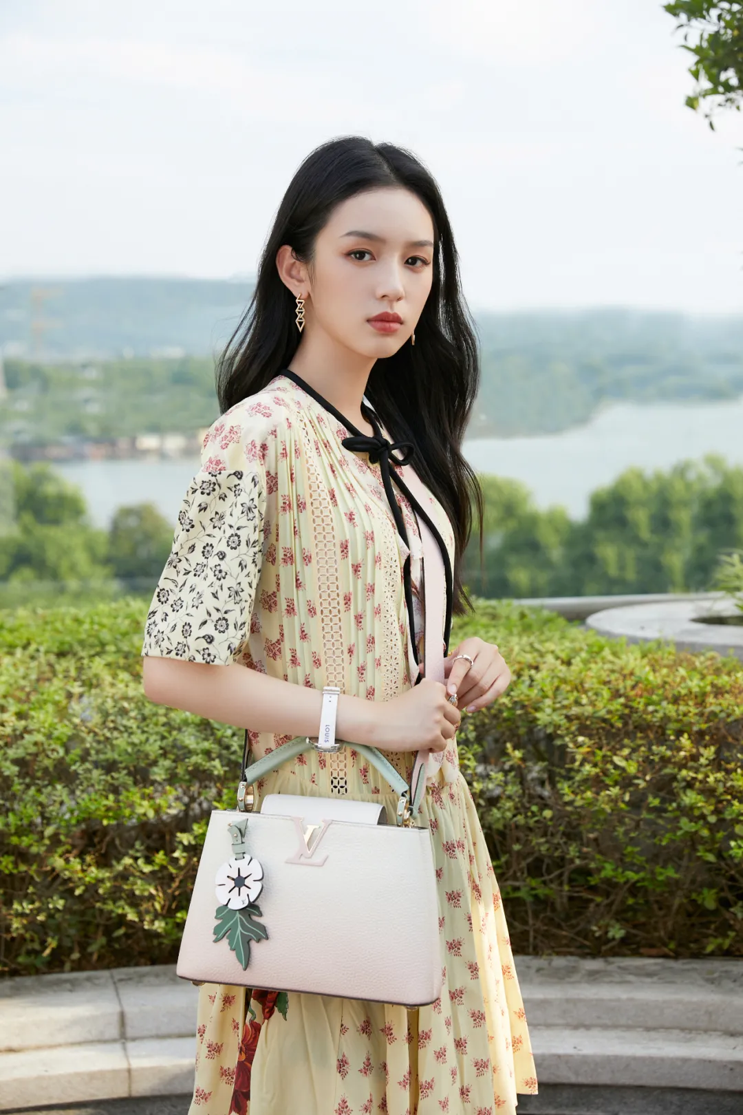 Louis Vuitton on X: @TWNGhesquiere In an ode to Louis Vuitton's heritage  style codes, the emblematic Capucines handbag reveals a distinctive  feminine allure while embodied by Elaine Zhong. #ElaineZhong #LVCapucines  #LouisVuitton  /