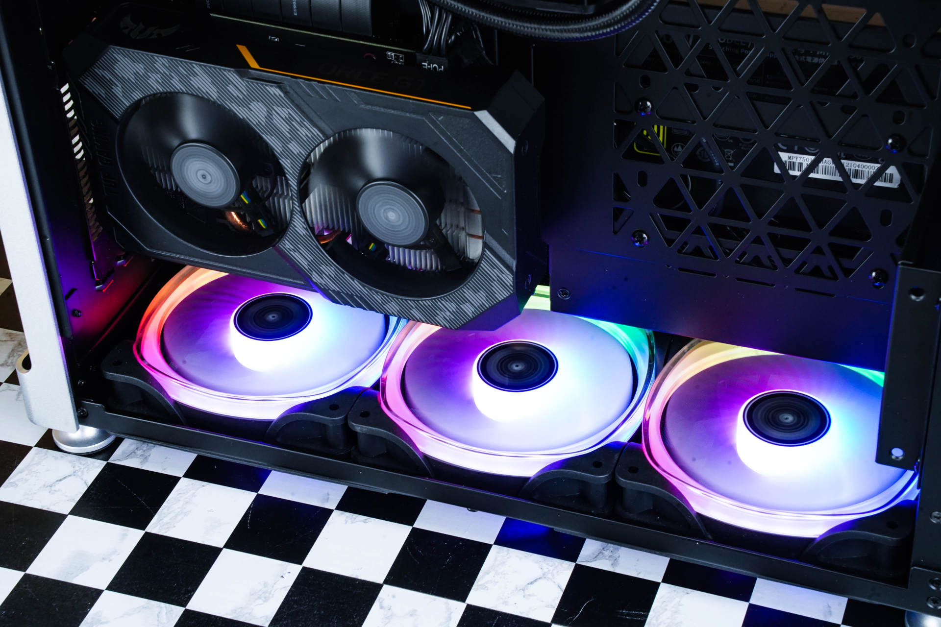 办公电脑也要高颜值，帮闺蜜组装电脑，我自己却爱了