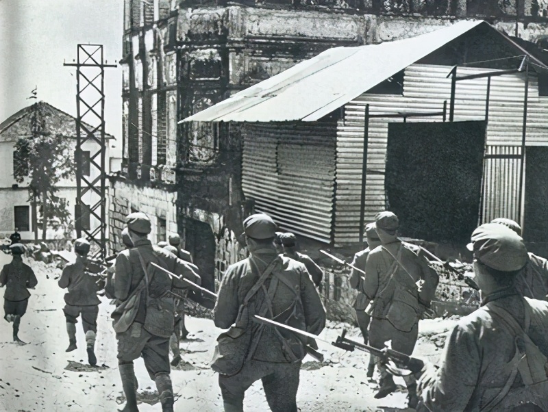 1979年中越戰(zhàn)爭(zhēng)：解放軍即將打到首都河內(nèi)，為何突然撤兵？