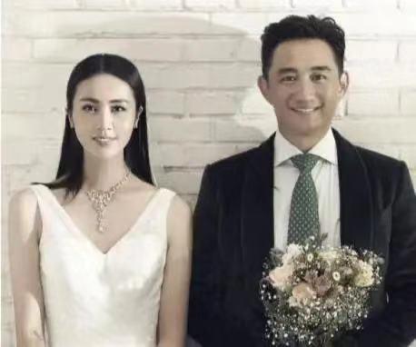 黃磊曬與孫莉合照慶祝結婚17週年：最好的愛情，無非就四個字
