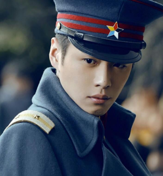 结婚不见父亲身影，直言三年不拍父亲的戏，张