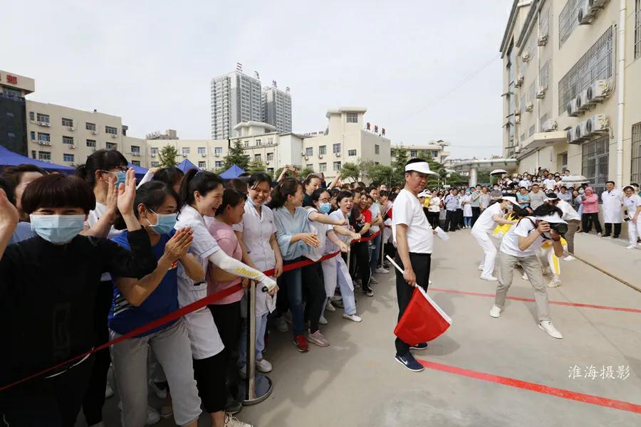 三原县医院庆祝“5.12”国际护士节拔河比赛