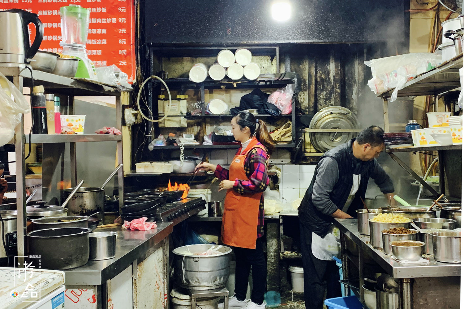 重庆朝天门万象：与时间赛跑，午餐在路上，也在汽车的后备箱里