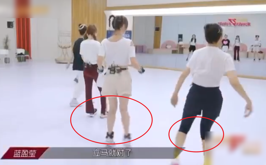 蓝盈莹“学霸式”辅导伊能静，我却留心张雨绮的反应，好真实