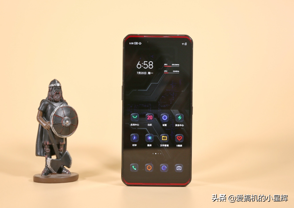 从4199元跌至2899元，144Hz+5000mAh+256GB，高性能手机加速退场
