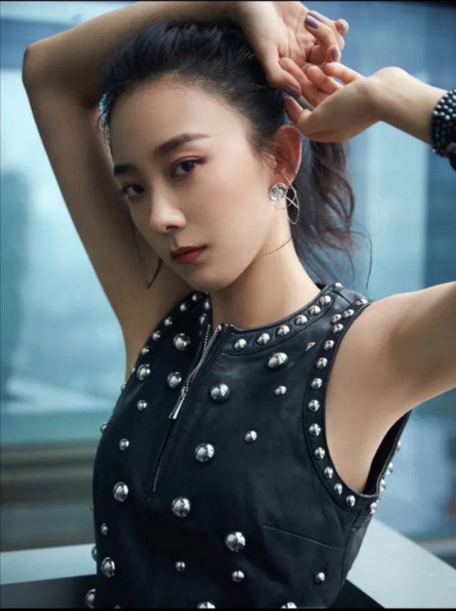 千娇百媚，明艳动人