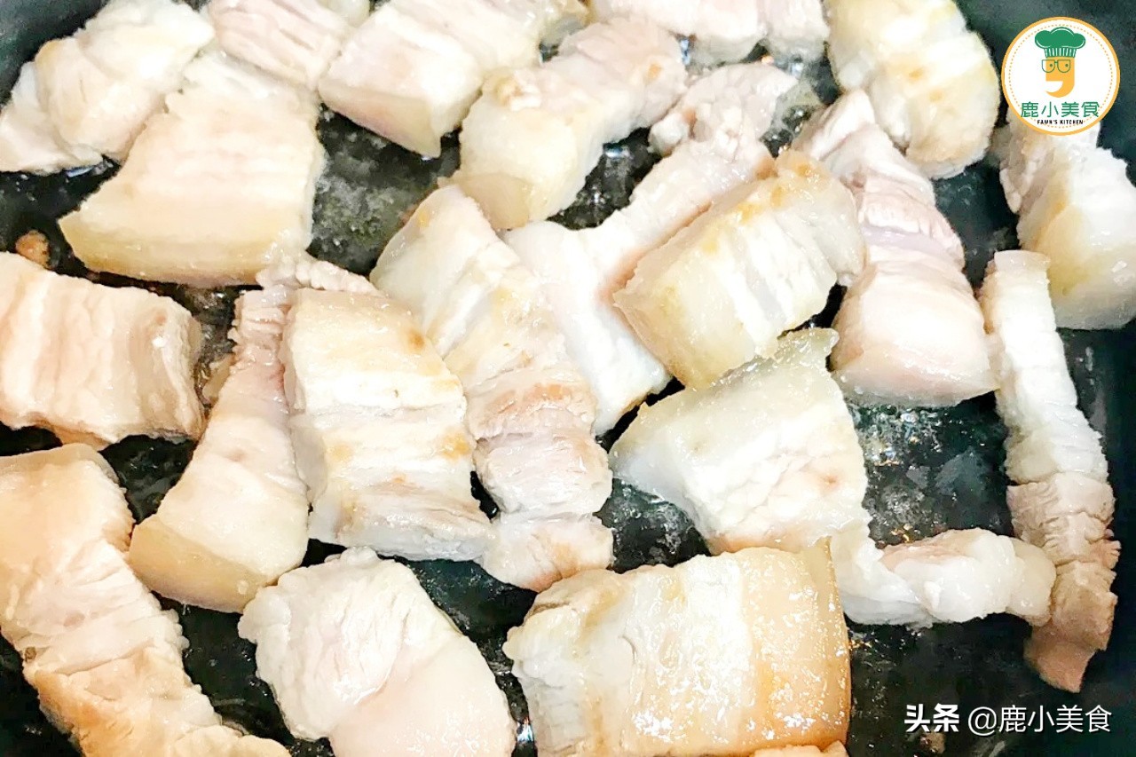 紅燒肉柴硬難嚼，只因為五花肉焯水了！ 教你3個訣竅，酥嫩不肥膩