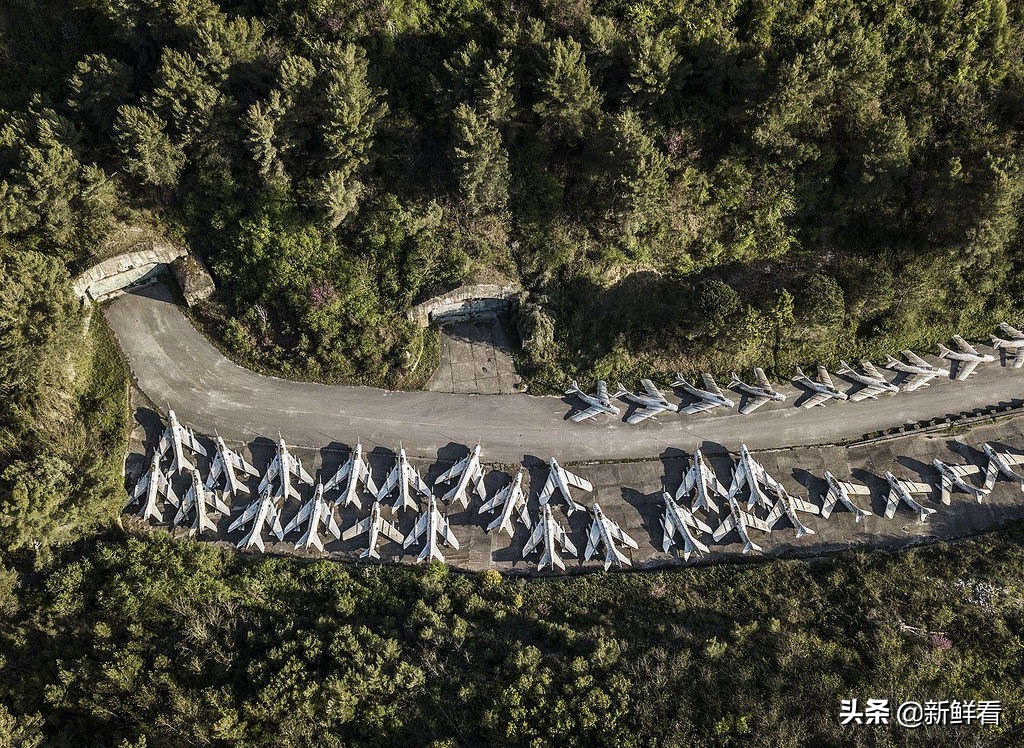 中国战斗机群，隐藏在阿尔巴尼亚深山中——贾德里空军基地探秘