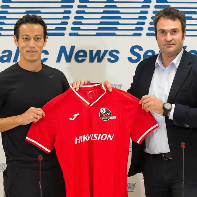 本田圭佑巧妙化解窘迫 波兰媒体疑惑 你是球员还是商人 资讯咖