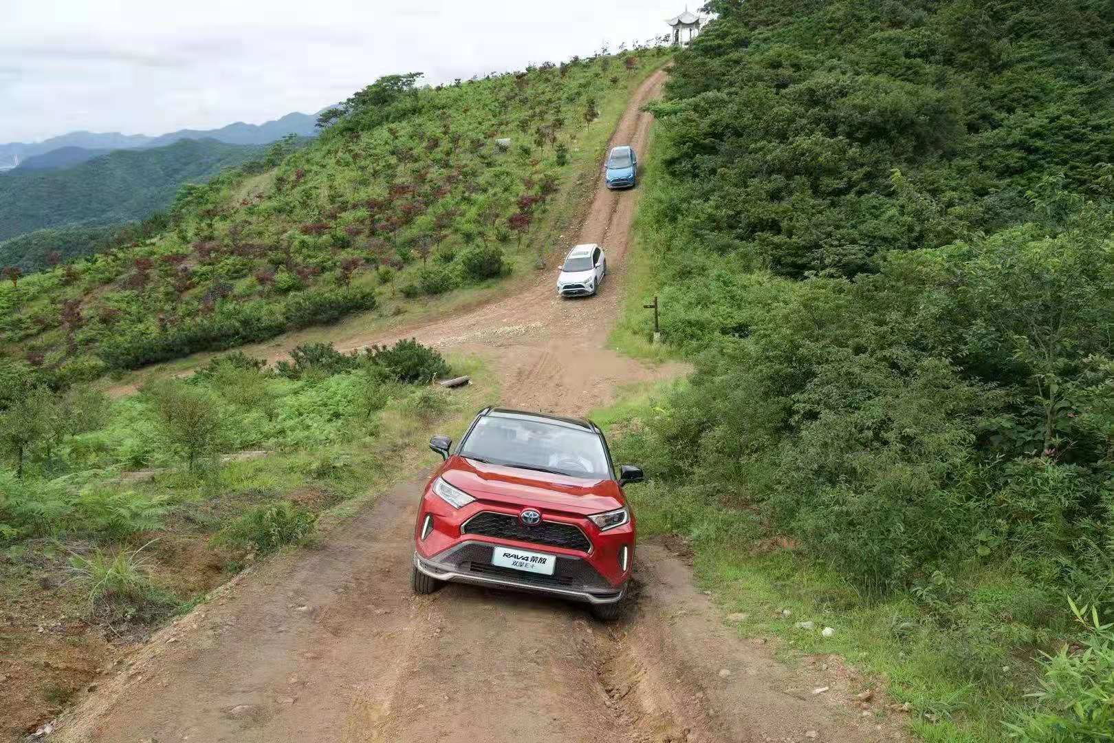 一汽丰田RAV4荣放龙极之径穿越之旅：开着RAV4荣放实现越野梦