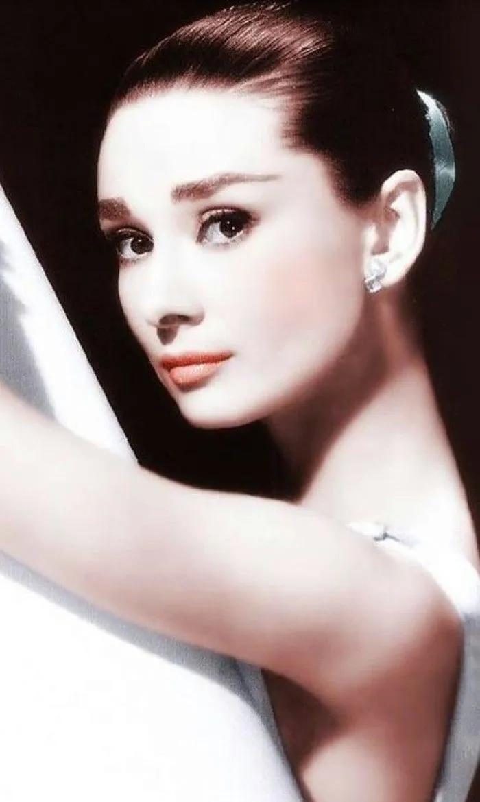 Audrey Hepburn, the angel who fell into the mortal world, is more than ...