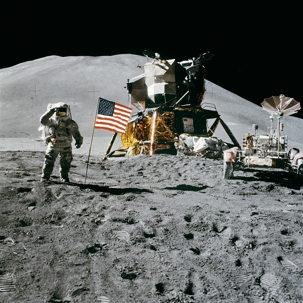 嫦娥五号进入环月轨道，月球没有人，为什么会出现96包“屎”？