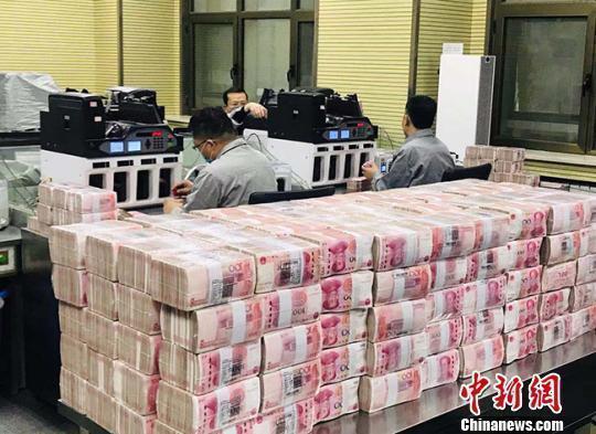 彭胜玉：美国2万亿印钞拉开金融战序幕，中国如何不被廉价掠夺