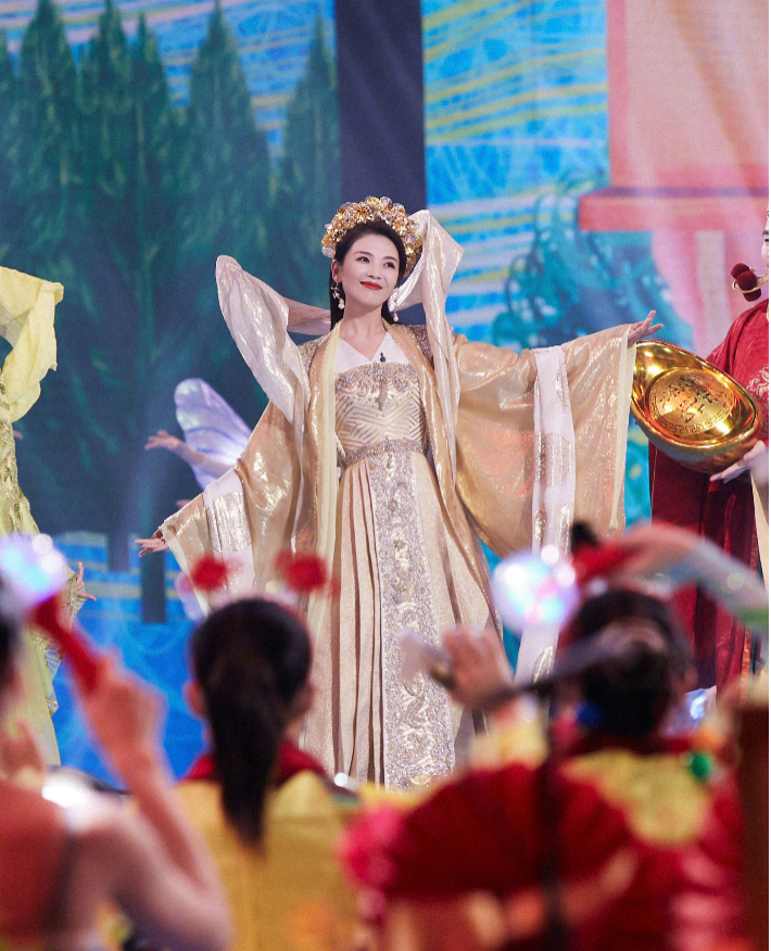 42岁刘涛人气太火爆！直播致网络崩溃频繁黑屏，