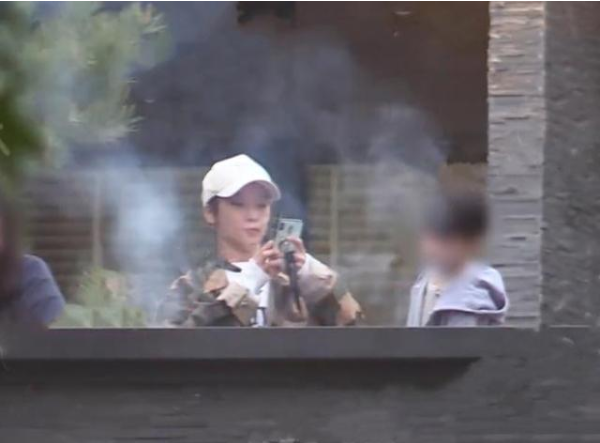 吴京谢楠家庭聚餐曝光，46岁硬汉头发苍白，如今家庭和睦其乐融融