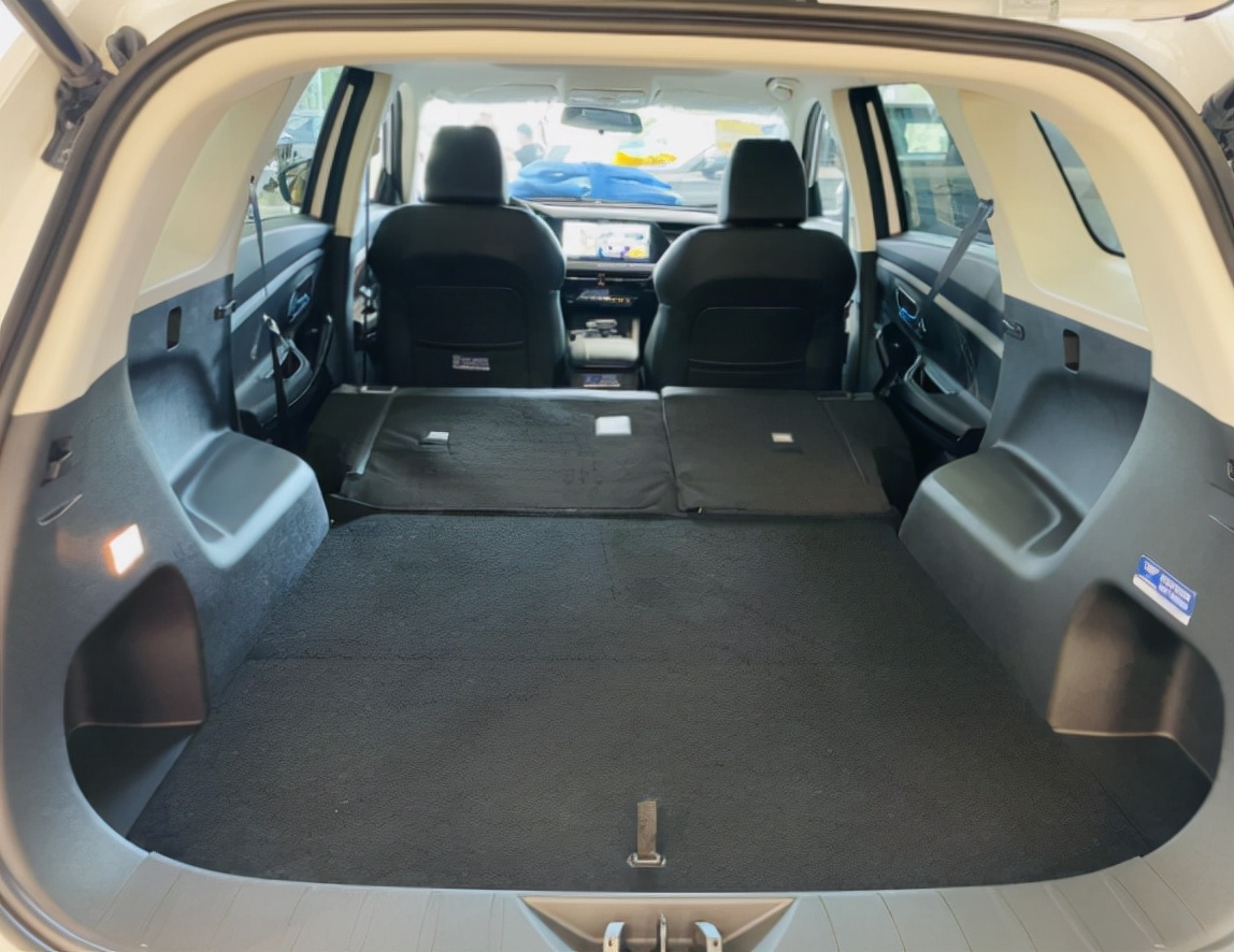 探店欧尚X7 PLUS：13万级SUV“智能天花板”，到底多能打？