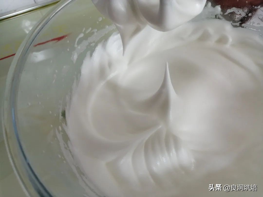 2個雞蛋，一碗麵粉，教你電飯鍋做蛋糕，鬆軟不回縮，做法超簡單