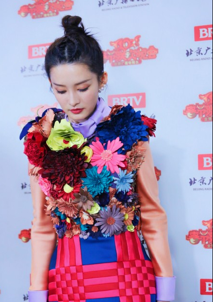 李沁的礼服，又又又翻车了