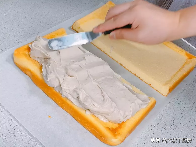 芋头控的最爱！大叔教你改良版芋泥蛋糕，香甜松软，比奶油热量低