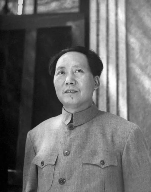 重庆谈判：蒋介石让毛主席当一省省长？毛主席听后笑了，哪个省？