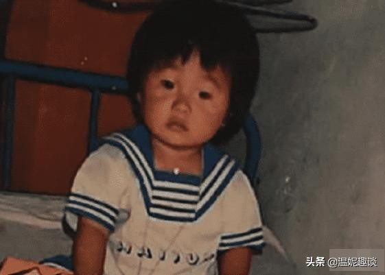 李荣浩自称小时候眼睛很大，以为是闹着玩，看他童年旧照：草率了