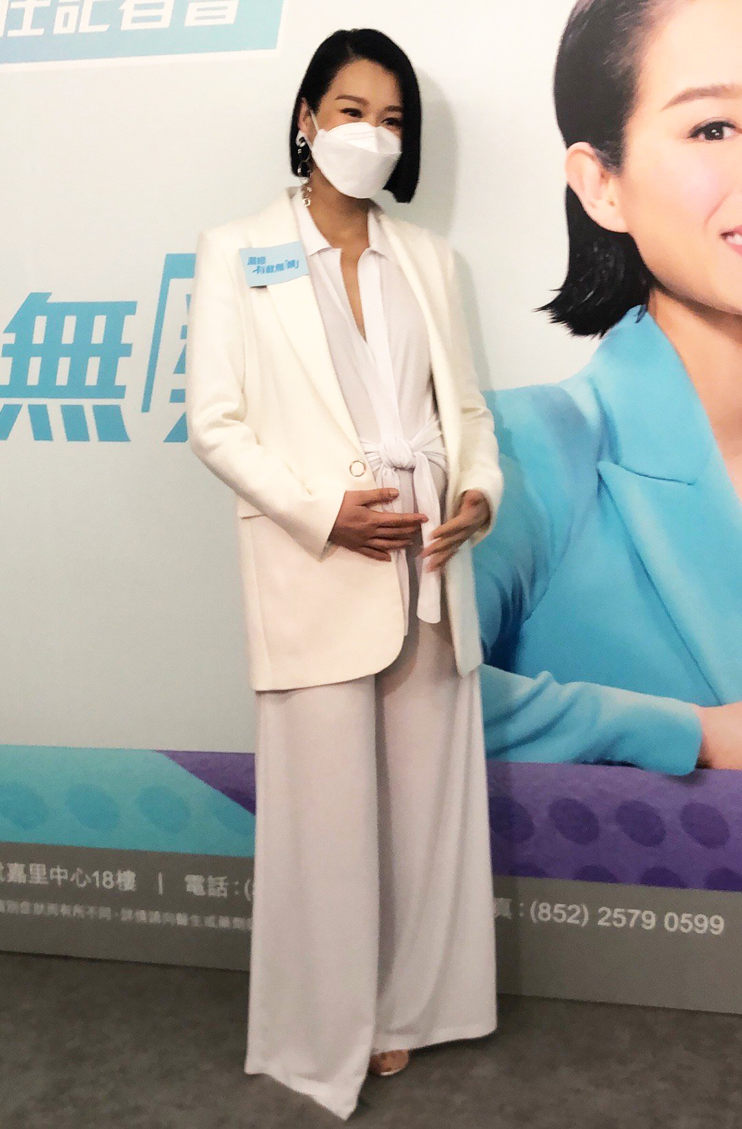 胡杏兒沈卓盈挺孕肚聚會，倆孕媽同框超養眼，奕霆當攝影師幫拍照
