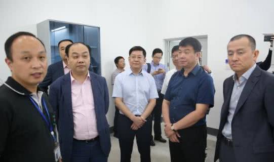 黄光裕终于出狱！而8年前就出狱的哥哥黄俊钦，