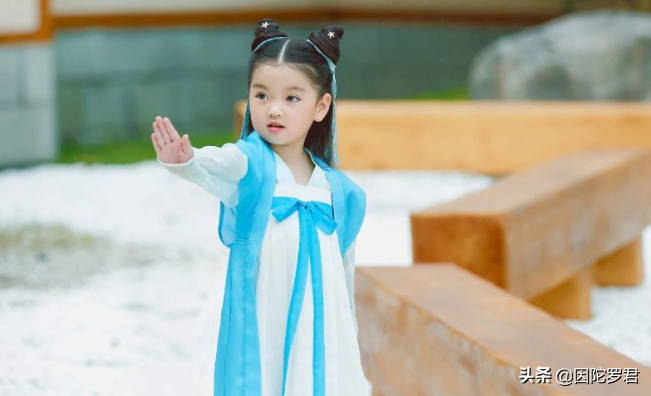 有一种“打脸”叫做为弟弟赚奶粉钱的阿拉蕾，以为会长残