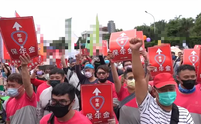 台灣數千人勞動節遊行怒嗆蔡當局