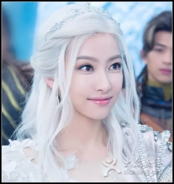 躲得了白发的马苏，避过了白发的鞠婧炜，却被