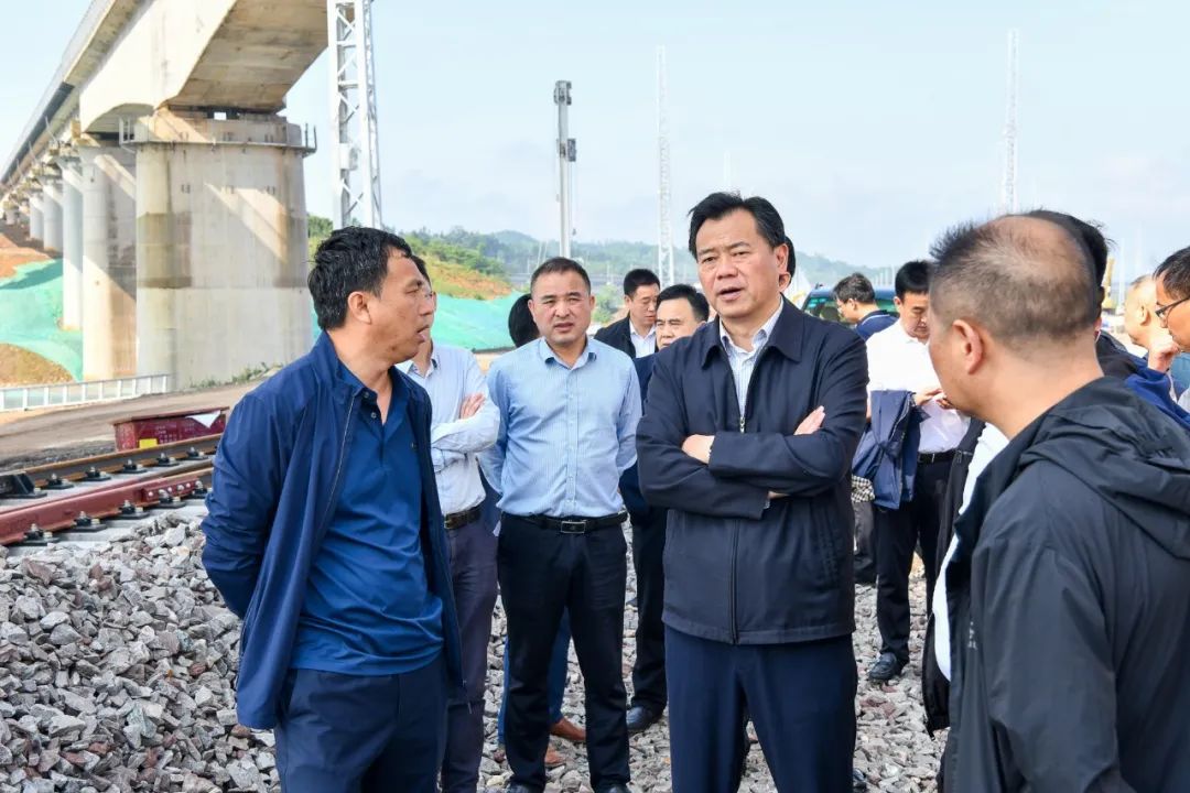 ​石希欣在调研张吉怀铁路建设时指出 加强“路地”协调联动 全力以赴确保如期建成通车
