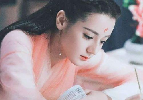 迪丽热巴的《枕上书》未完结，却迎来好消息，