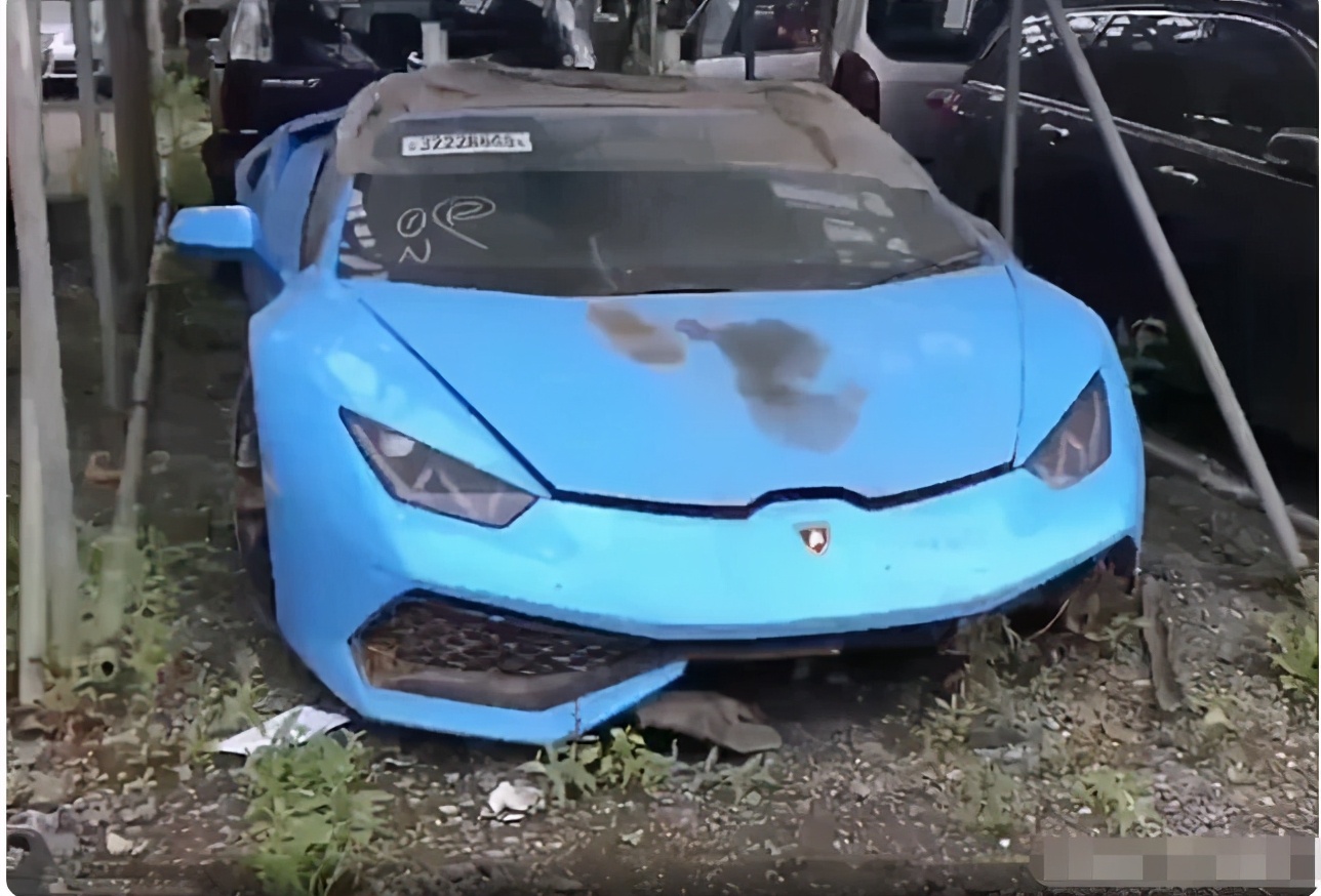 偶遇迪拜豪车“坟场”，劳斯莱斯卖2万，保时捷才8000