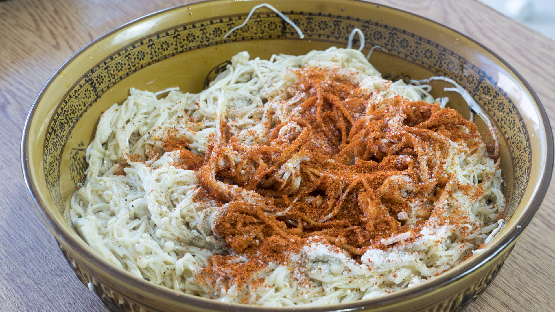 金针菇保存不要直接放冰箱，这样保存，放一个月照样好吃，真实用