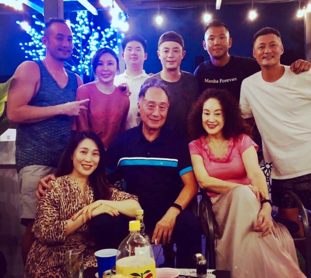 霍建华心如带女儿聚会，陈建州在现场拍余文乐意外曝光小海豚正面