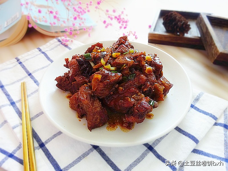 这个方法焖排骨，百吃不厌，不加一滴水，鲜香软烂又入味，特香